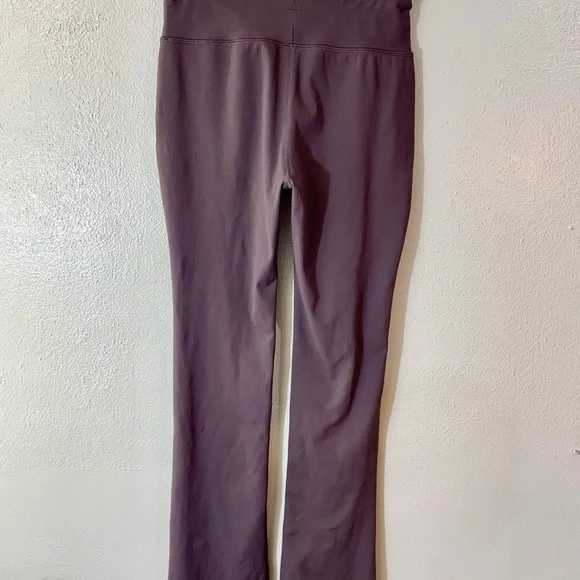 Vuori Daily Split Flare Athletic Legging Yoga Training Sleek Stretchy Size Small - Picture 4 of 14